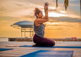 Conferencia: Licda.Rosa Gómez Aray, “uso  Yoga facial en el estrés”